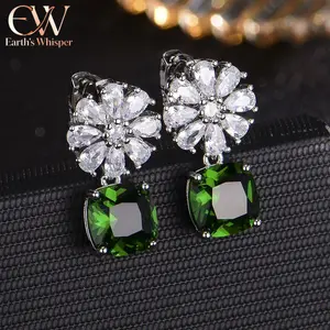 EWA08Z Anting-anting tetesan air retro yang modis dan serbaguna bertatahkan anting-anting temperamen kelas atas berwarna hijau zamrud piercing  earrings