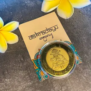 Koin Emas Fengshui Dewa Rejeki Cai Shen Ye Simbol Kemakmuran dan Keberuntungan