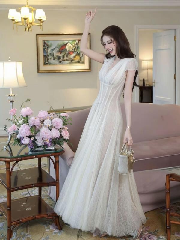 Đầm Dự Tiệc Cổ V Thiết Kế Tôn Eo Dáng Dài Xoè Bồng Chất Ren Sang Trọng Nữ Tính