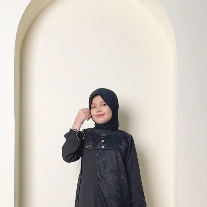 Baju Muslim Anak Model Gamis Fashionable Warna Hitam untuk Lebaran 1