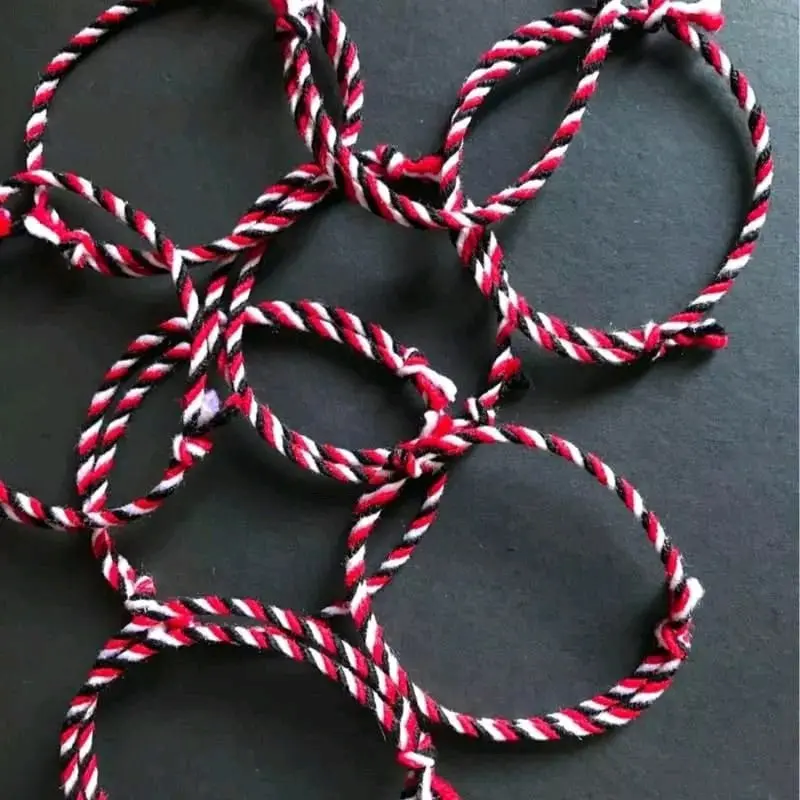(isi 2) Gelang Tridatu Asli Bali 2 layer - Tolak Bala dan Tolak Sawan Tali Serut Adjustable Aesthetic Harga Murah Bracelets