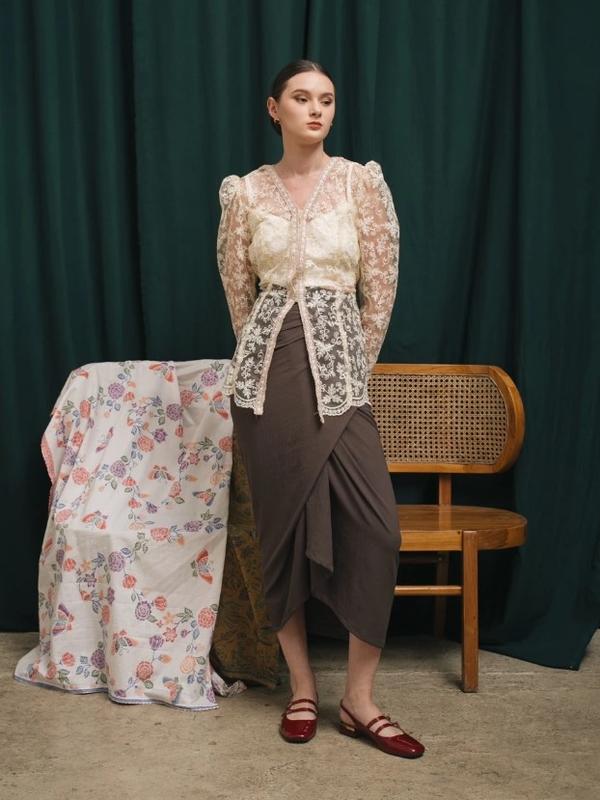 Mera and Jenar -Larindu Skirt Polos 6