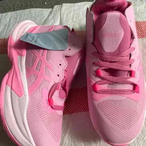 Sepatu Voli Wanita Terbaru Paling Banyak Dicari