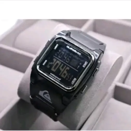 Jam Tangan Quicksilver Digital Terlaris untuk Pria/Wanita dengan Fitur Tahan Air dan Tampilan Waktu yang Akurat - Watches