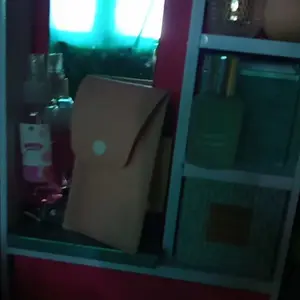 Cermin Rias Minimalis Gantung Toilet Rak Kosmetik Meja Rias Aestetic Aksesoris Dinding Furniture JHENDES