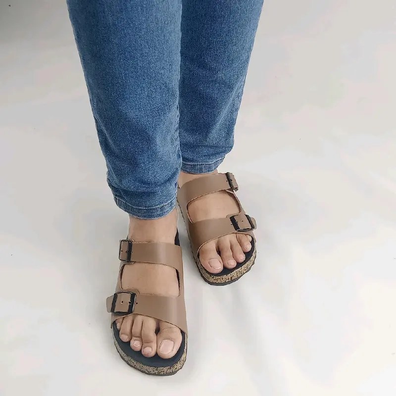 Sandal Casual Wanita Ringan Strap2 Gepser2 Kulit Imitasi PVC - Dengan Aksesoris Gesper - Insole Semi Bludru Hitam 1