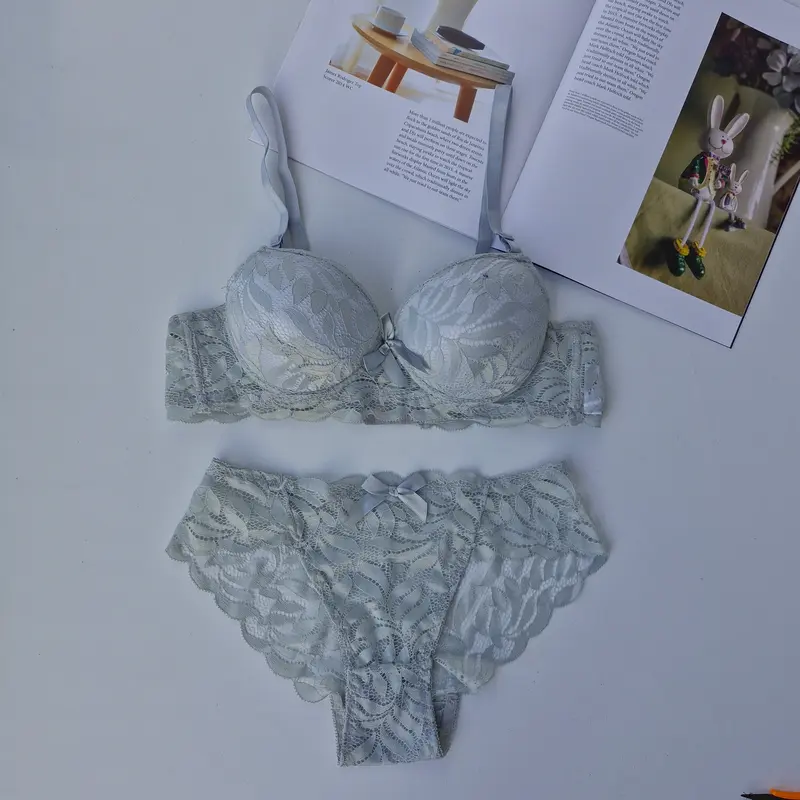Set Bh  Celana Dalam Wanita Busa Tebal Kawat Cup Kecil Setelan Bra Motif Renda 3