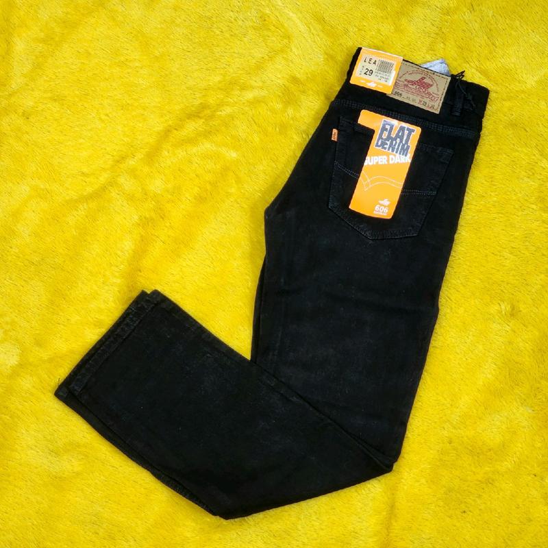 celana panjang hitam pekat // jeans hitam pekat standar reguler Nyaman Pria 4