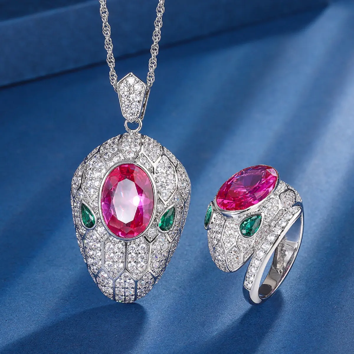 Lux Co.Gold-plated copper imitation rose red corundum snake head necklace and ring.