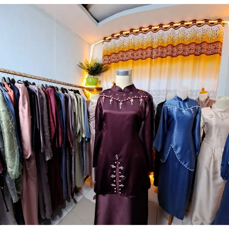 FAYRA One Set Baju Kurung Melayu Dress Pesta Payet Swarosky Mewah Burgundy Gamis Lebaran 2025 Idul Fitri Gaun Karet Muslim Kondangan Wanita malay Satin Silk Panjang Remaja Rempel Dewasa Setelan elegan Span 7