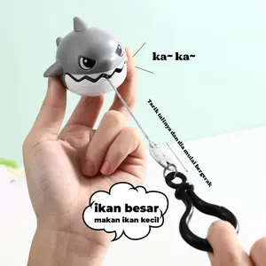 Pasangan Liontin Hadiah Kreatif Mainan Anak Tarik Benang Gigi Hiu Kecil Kartun Membawa Liontin Aksesori Gantungan Kunci Tas Sekolah Liontin Boneka Plastik 9cm x 6.4cm x 5.3cm