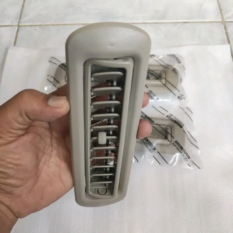 Grill gril Kisi kisi ac belakang blower mobil toyota kijang innova lama 2005-2015 ORIGINAL Harga untuk 1pcs warna CREAM Car 7
