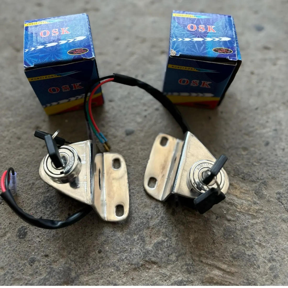 Kunci kontak cb100 gl100 set dudukan pangkon kontak besi crom kunci set cb kunci kontak cb kabel 2 dan kabel 4