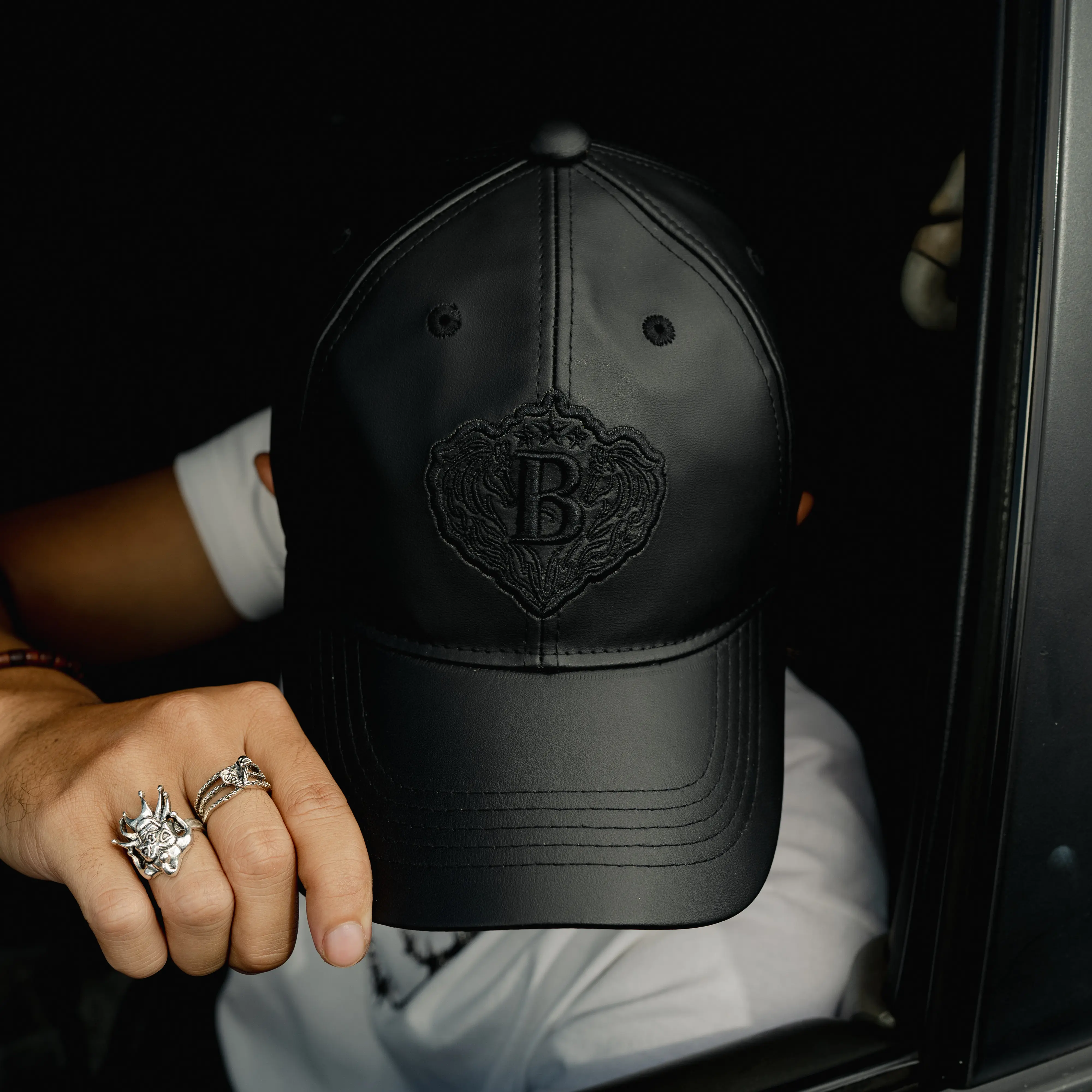 BOZRVK Leather Cap - Topi Baseball Kulit Sintetis Pria Hitam BOZRVK Leather Cap - Topi Baseball Kulit Sintetis Pria Hitam