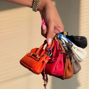 Mini Style Bag Charm - Super Chic & Stylish! Gantungan Tas Elegan dengan Desain Detail & Material Kulit Sintetis Premium Cocok untuk Hiasan Tas & Hadiah Unik