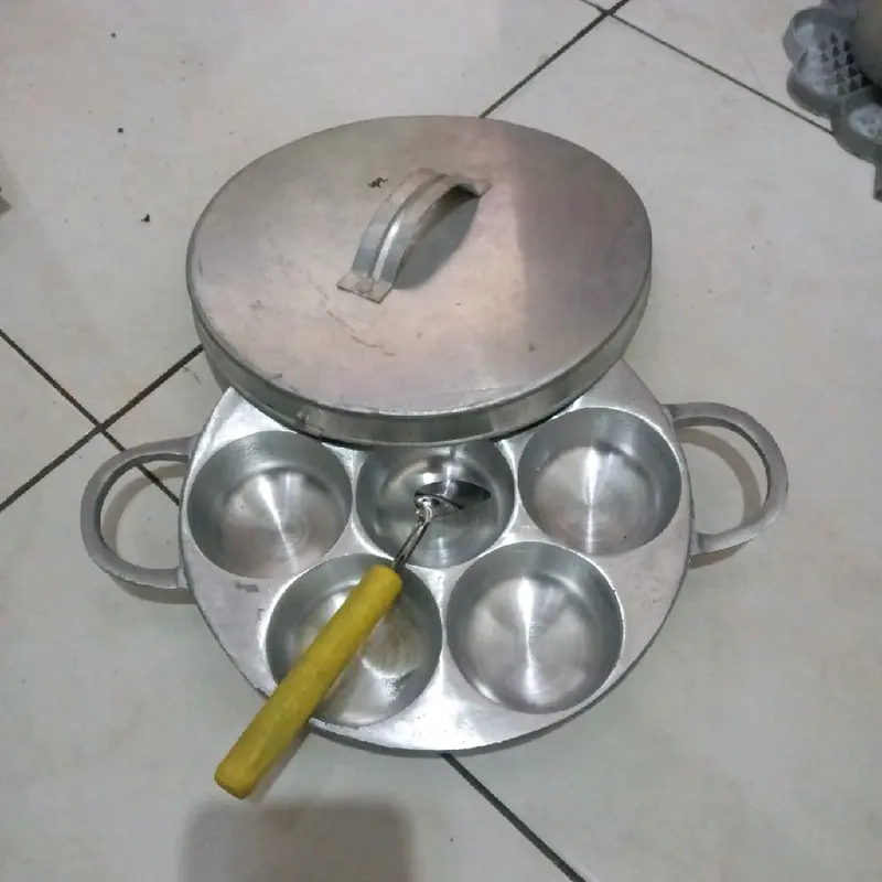 Cetakan Bikang prima standart/Sedang.Apem .Cetakan Bikang Mawar Kitchenware Diameter Lubang 7cm Kedalaman 3 2cm Blakang Tidak Berlubang 7