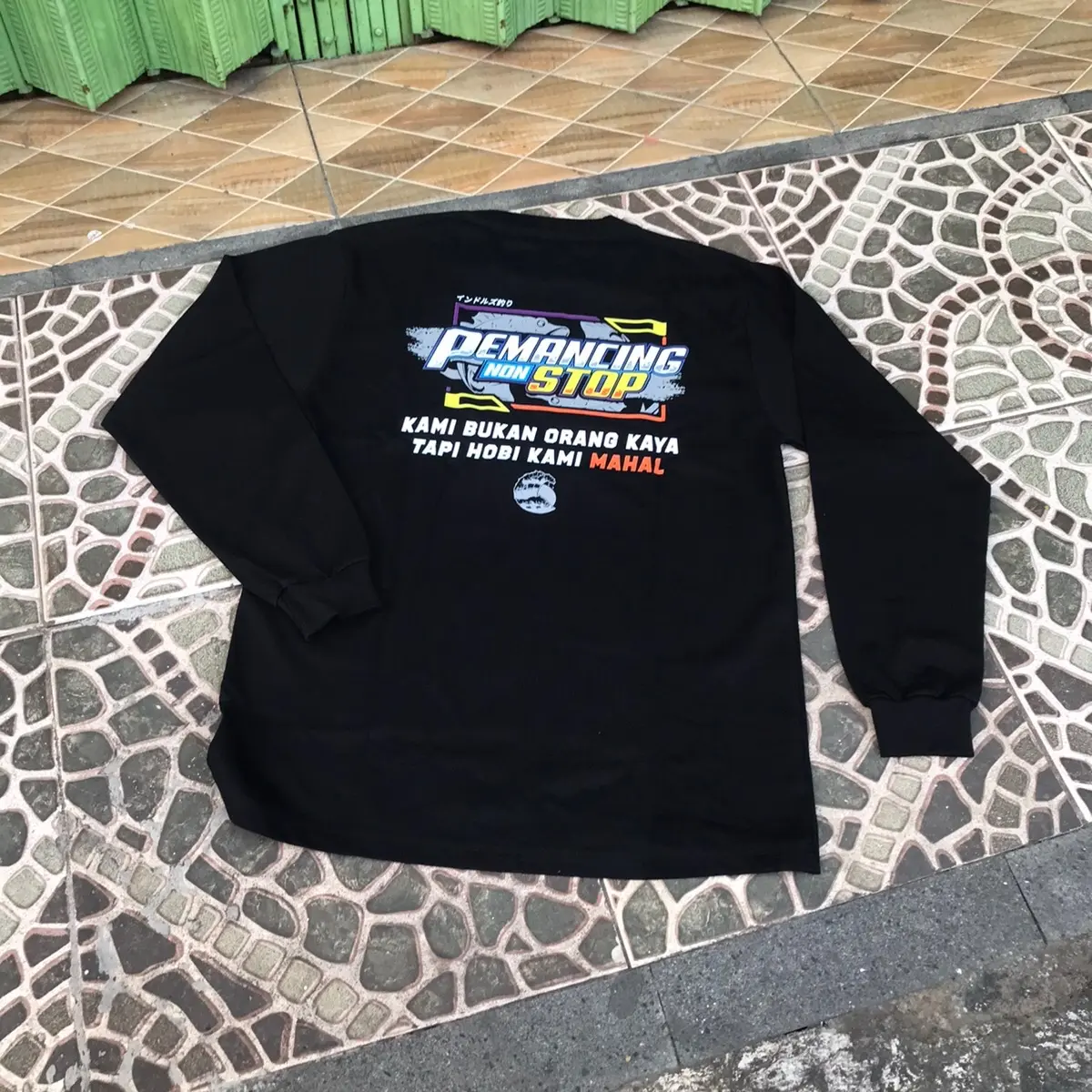 [ PROMO SPESIAL ] Kaos Mancing Vibes Pemancing Non Stop - Baju Mancing Pria Keren Bahan Katun Combed 24s Premium Free Stiker & Box Pancing Mini