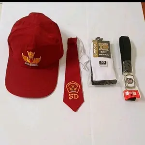 perlengkapan sekolah sd.toip dasi sabuk dan kaos kaki/murah Topi