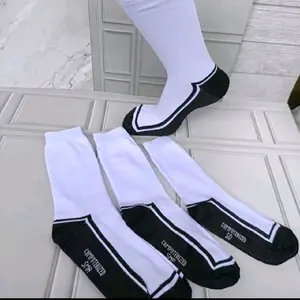 3 pasang kaus kaki sekolah putih telapak hitam sebetis  SD SMP SMA hitam putih katun tebal