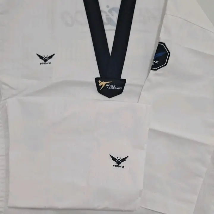 dobok taekwondo kerah hitam bahan 3 stripes polyester campur katun