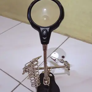 Ezren TE-801 Kaca Pembesar Penjepit PCB + Lampu Holder 3.5x 12x AAA