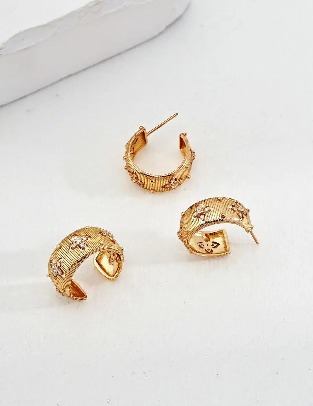 Dear Dust | S925 silver vintage golden earring