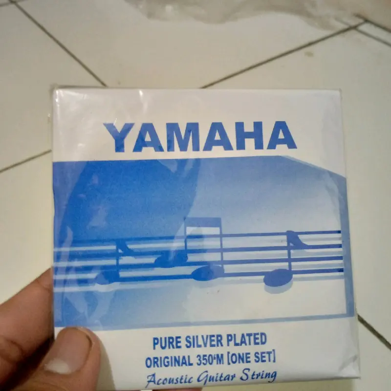 SENAR GITAR YAMAHA BIRU DENGAN TARIKAN HINGGA 33 0