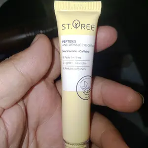 [COD] ST.TREE Multi Peptides Anti-Wrinkle Eye Cream 15 gr | Serum Perawatan Mata dengan 3D Roller Massager - Krim Mata dengan Niacinamide dan Caffeine untuk Mencerahkan dan Mengurangi Kantung Mata Panda, Menyamarkan Kerutan, Garis Halus dan Mengencangkan