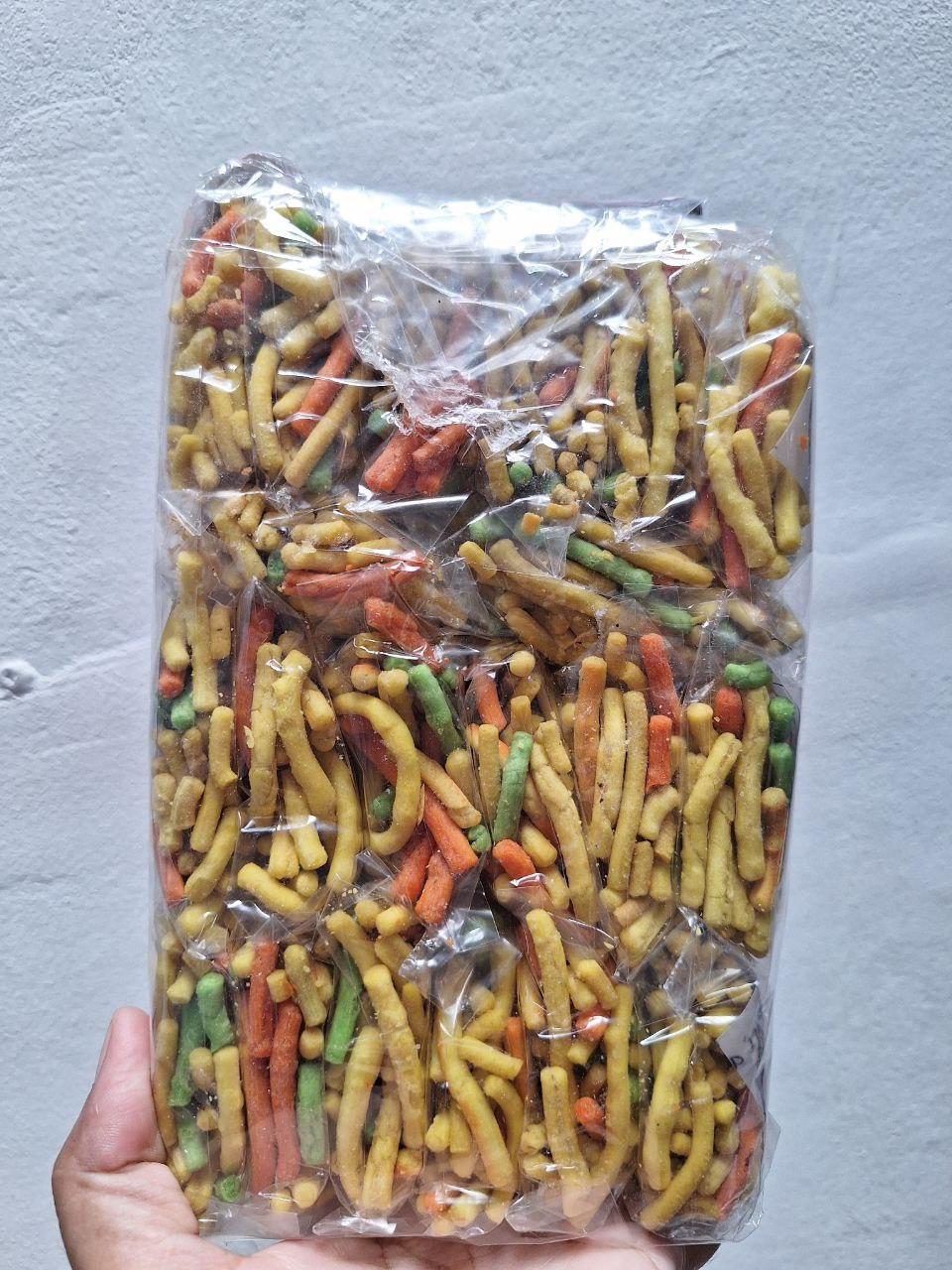 TERLARIS Cemilan SW Stik Bintang Pedas 1 Pak Isi 20 Snack Food Keripik Rasa Pedas Nikmat Kemasan Praktis Bahan Berkualitas Halal Indonesia