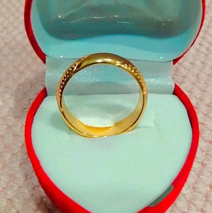 Cincin lapis emas Perempuan