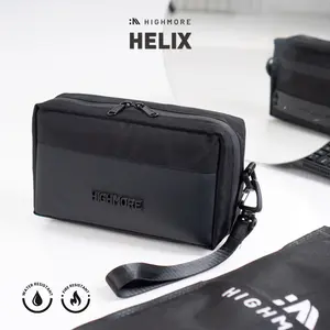 HIGHMORE HELIX Tas Selempang Pria 3IN1 Premium Clutch & Handbag Anti Air & Tahan Api Bahan Polyester Filament Desain Elegan dan Modern Ukuran 23x5x15 cm Tali Adjustable