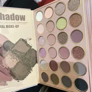 IGOODCO 67 Colors Pearlescent Matte Easy Tinting Eyeshadow Book