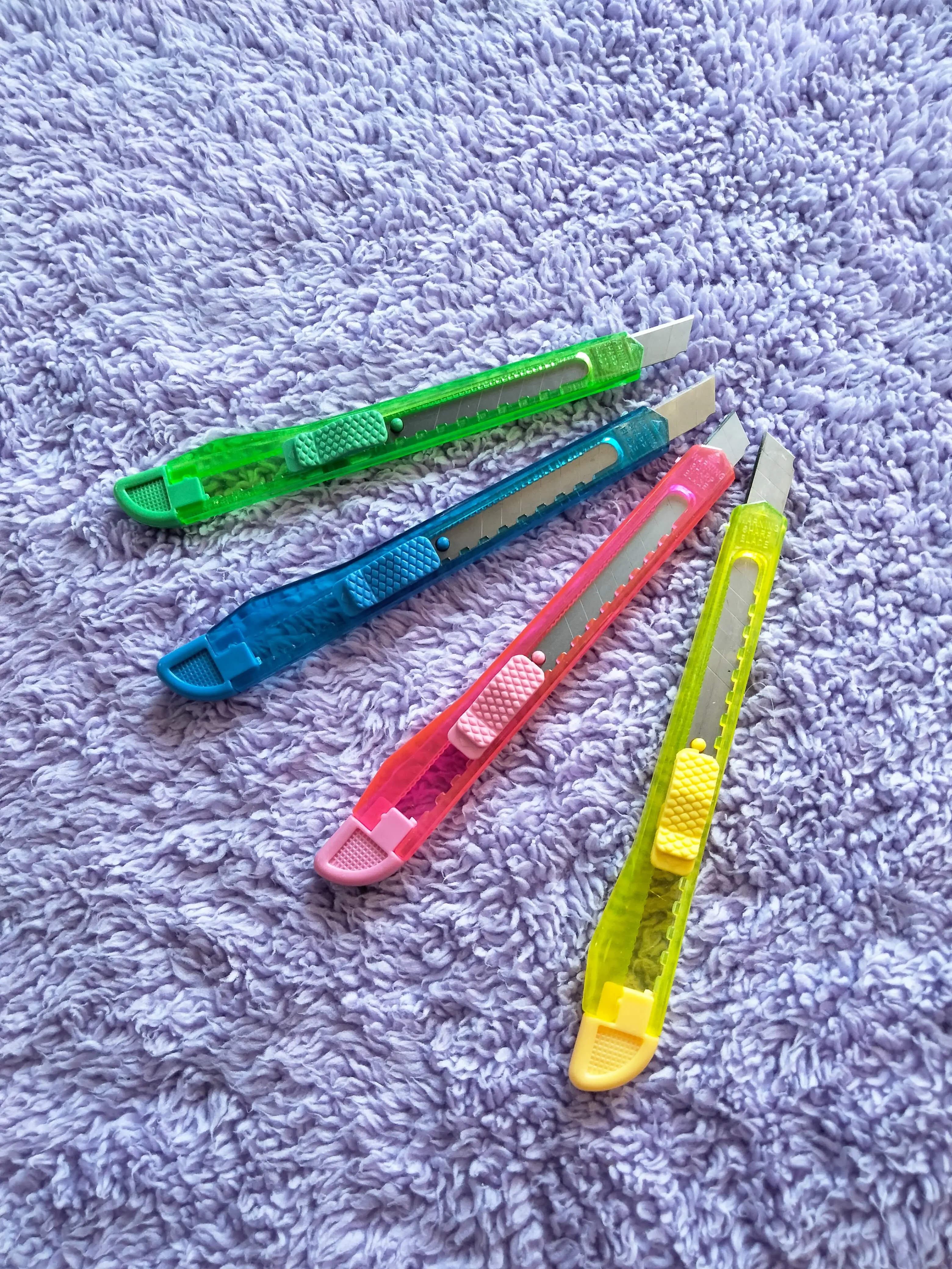 Cutter Pisau Sedang Kecil Mini Warna-Warni Transparan Murah