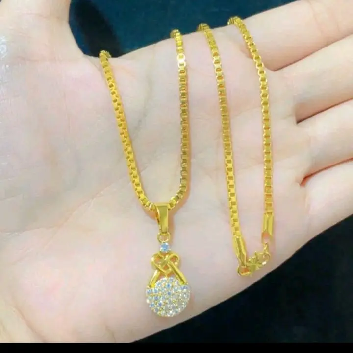 kalung liontin permata cantik