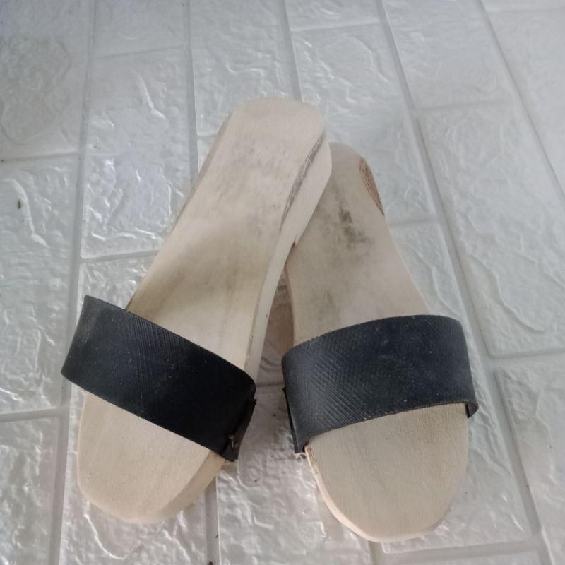 Product Introduction of SANDAL BAKIAK TEROMPAH KAYU POLOS SANDAL MUSHOLA 1
