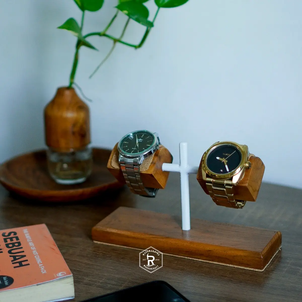 Stand jam tangan / stand display jam tangna / tempat jam tangan / watch holder Besi