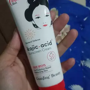 【Bpom】BUY 2 GET 1 Guanjing Kojic Acid Sunscreen Semua Jenis KulitSemua umur Body Sublock Badan Wajah Sunscreen Cream 80g Fade SpotsSun Protection Hitam Perawatan Sunblock Vitamin moisturizer MencerahkanPelembab yang tahan lama Berminyak Hyaluronic Tubuh