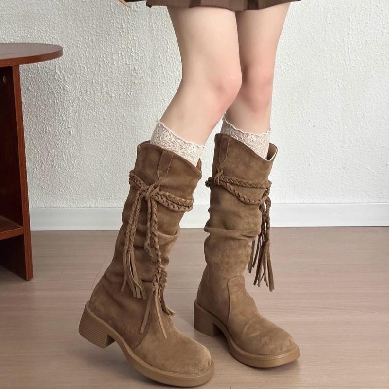 HÀNG L1- DEAL ĐỘC QUYỀN NHUNG ĐỖ Bốt da lộn kèm 2 dây tết đế cao 5cm bên trong lót nhung mịn ấm cổ V - CHÂN GẦY NHỎ LÙI 1 SIZE