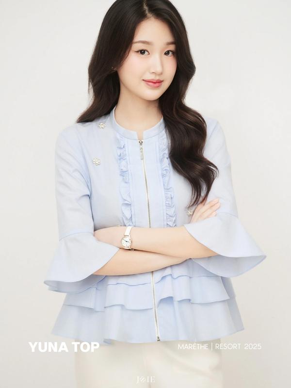 JOIE DES ROSES - Áo sơ mi babydoll cổ tàu tay lửng phối bèo đính hoa đá YUNA TOP