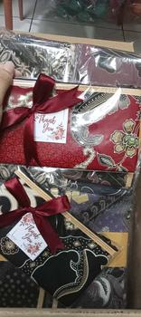 Product Review of Dompet Batik Panjang Besar Resleting Souvenir Nikah & Gift Ukuran 11 cm x 20 cm Motif Random Include Kemasan Plastik Pita dan Kartu Ucapan from h**i 2