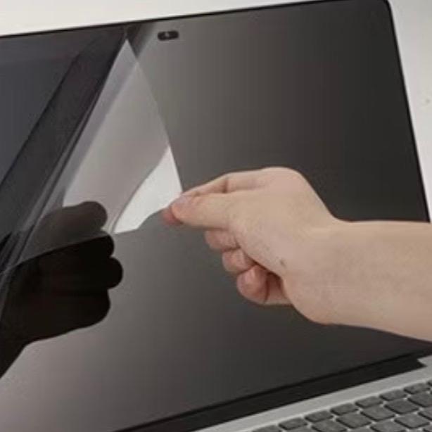 Miếng dán bảo vệ màn hình laptop, máy tính bảng . Chống trầy xước .