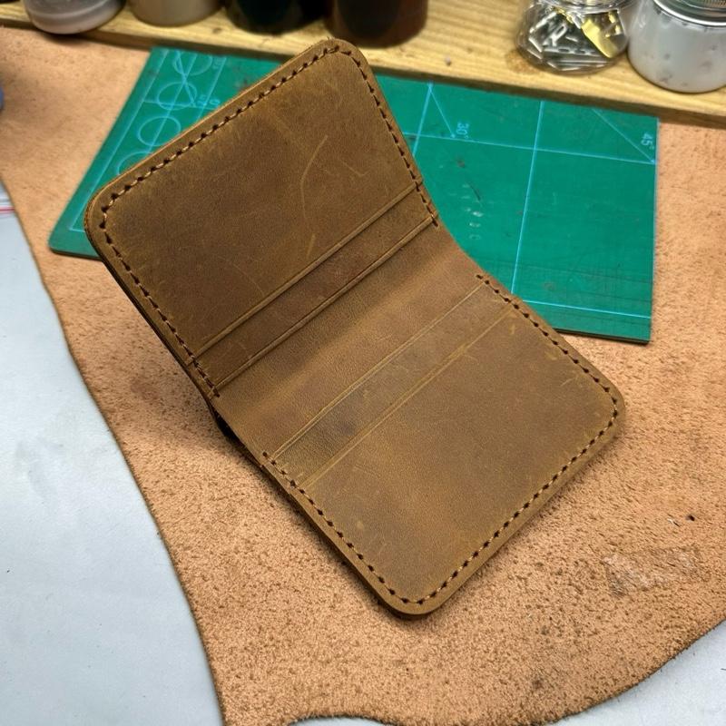 Ví đứng nam mini nhỏ gọn da bò sáp nâu - thương hiệu Ví Da SAGO