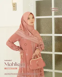 HIJAB MAHLIGAI MEUTUAH BY COVERME Hijab Printing Bahan Ultimate Twilight Pashmina. Square polos : Babydoll Armany Khimar : Babydoll Armany Khimar