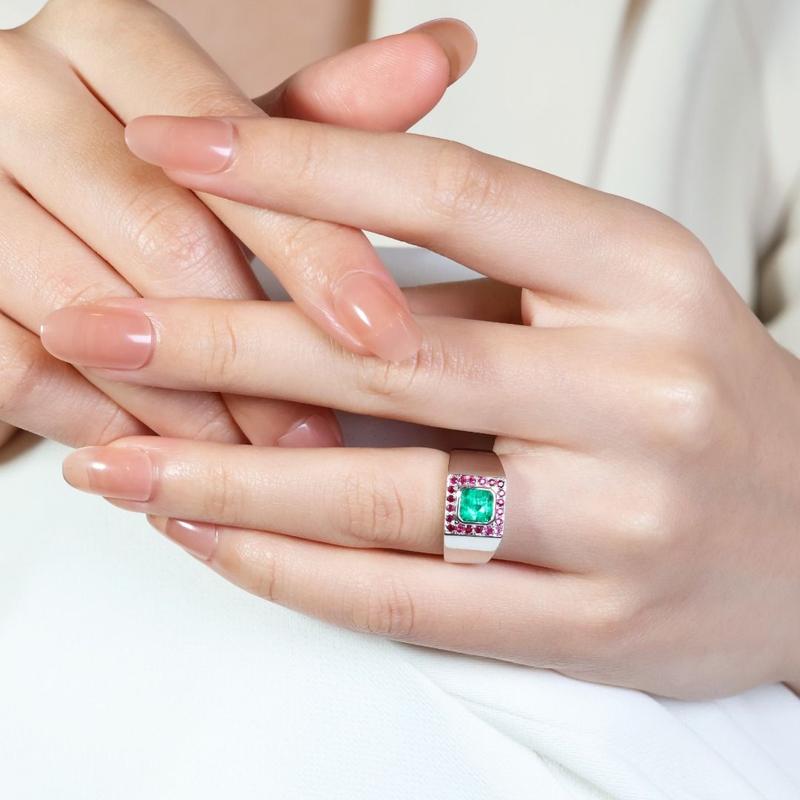 Fabulous 1 carat and 5 points Emerald and Rubies Dome Ring in 18K White Gold 7