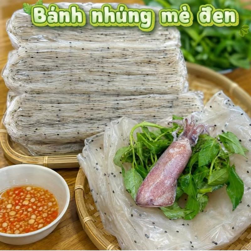Bánh tráng mè đen Phan Rang làm từ bột gạo bánh tráng mè nhúng nước dẻo dai