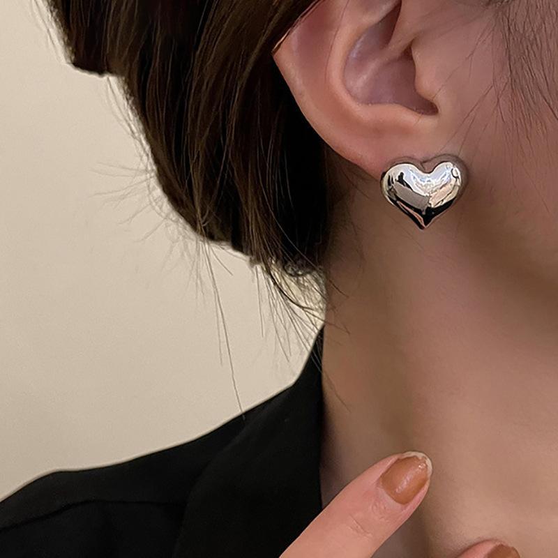 Product Introduction of Summer Heart Design Earrings, Earrings for Pierced Ears, Simple Niche Street Style Earrings for Women, Gold/Silver Daily Clothing Accessories, Party Casual Jewelry，Personalized Earrings, Suitable for Small Present for Friends love  charms 5