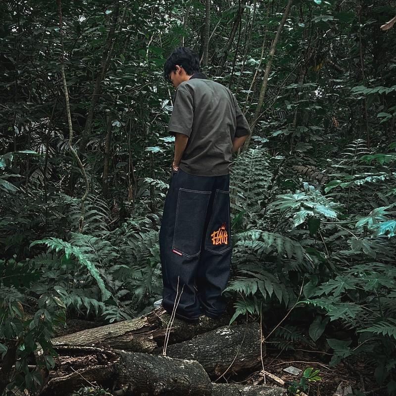 Product Introduction of Flame Everyday Celana Denim Y2K Denim Big Pocket Bordir Raw Denim 13oz Jeans Panjang Pria 76