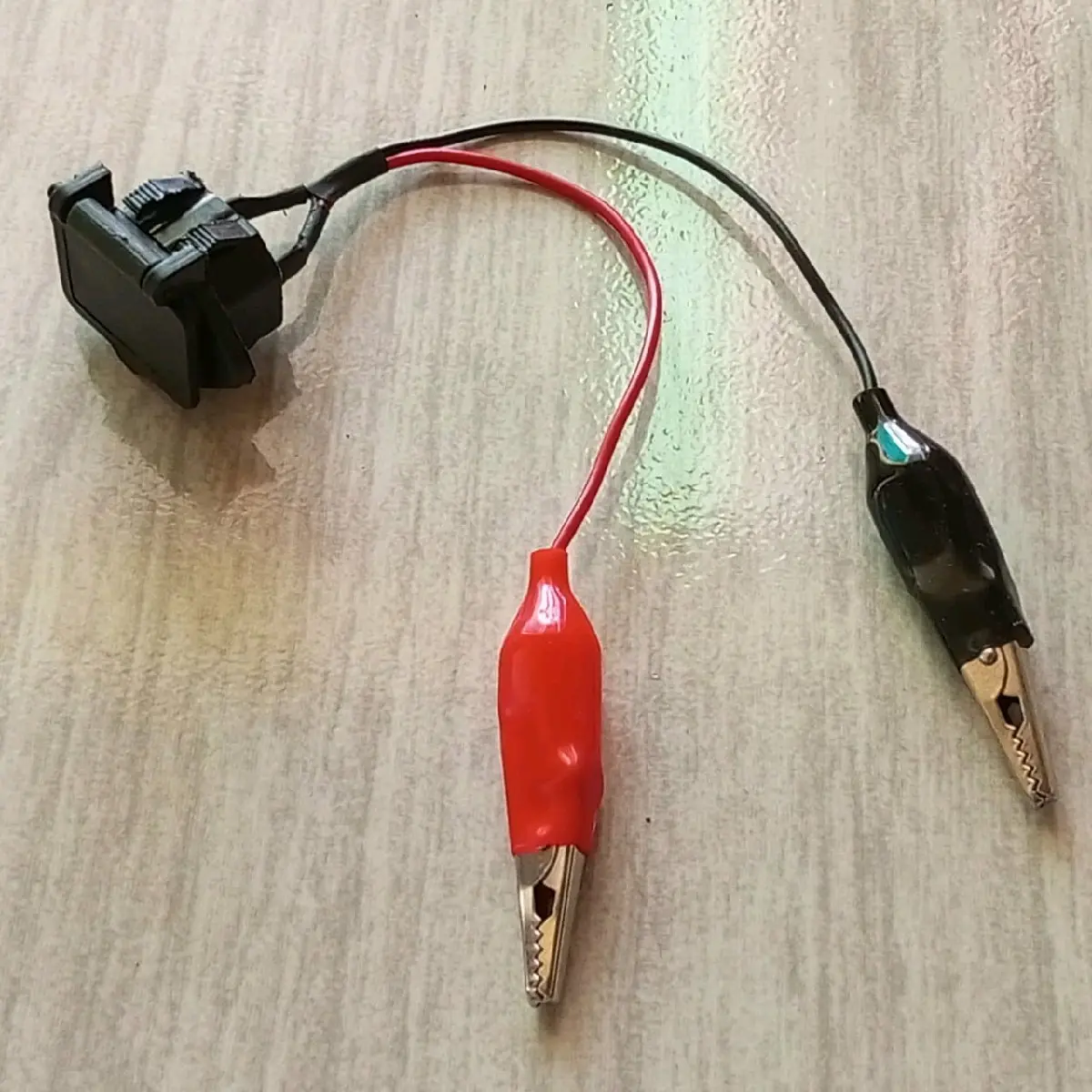 Socket Sambungan Cas Aki Motor Charger Sprayer Elektrik