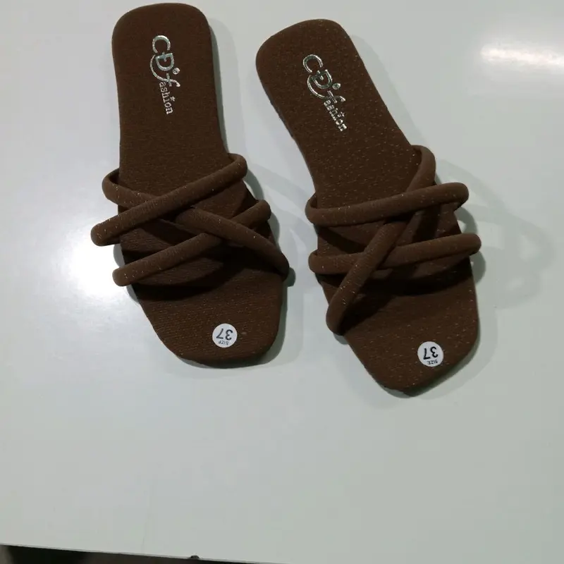 Dép lê dây chéo dễ thương. 0