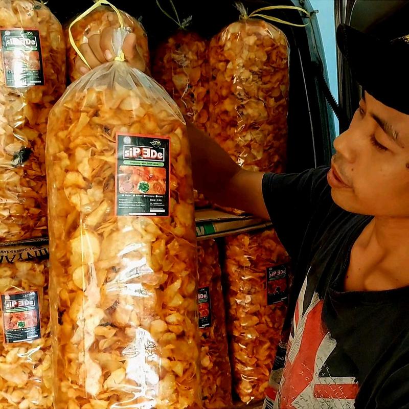 KERIPIK SINGKONG LENGKET PEDAS MANIS  BALADO MERAH RUJAK KEMASAN BALL Food Kripik 2